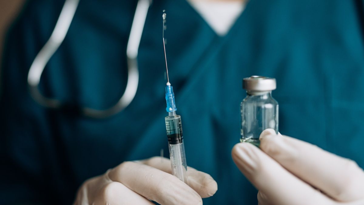 FDA zatwierdza immunoterapię, która może pozwolić niektórym pacjentom z rakiem odbytnicy...