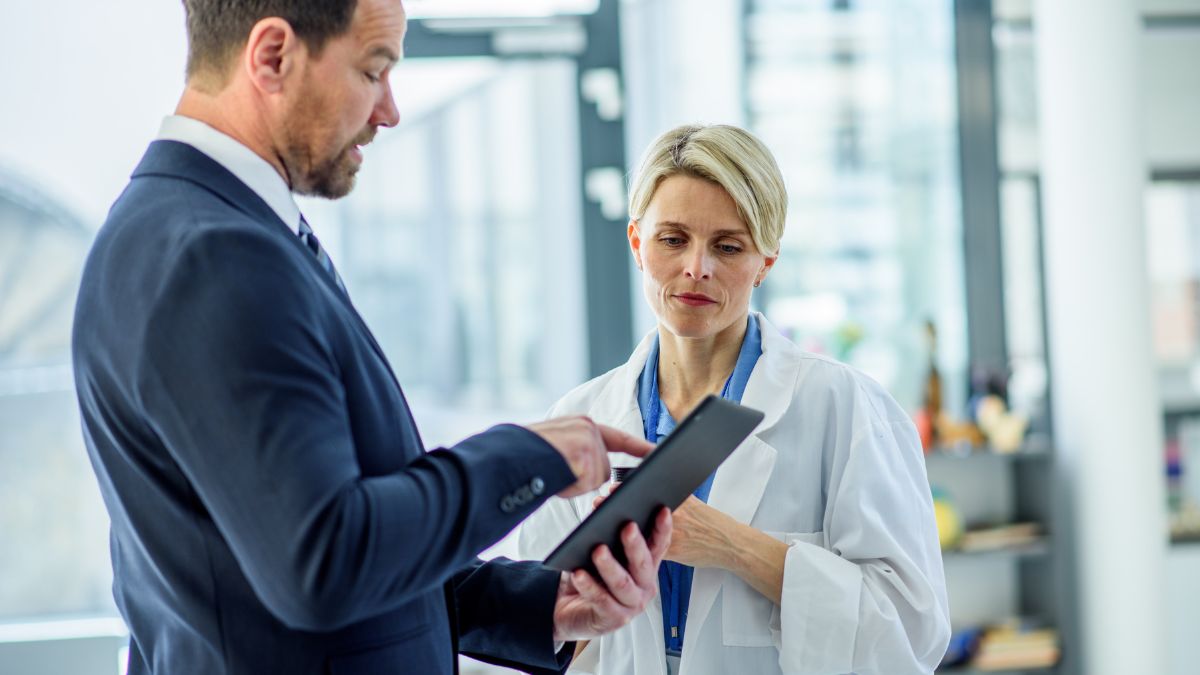 Porównanie, czyli spojrzenie przekrojowe. Współpraca lekarza z podmiotem leczniczym | Cz.4