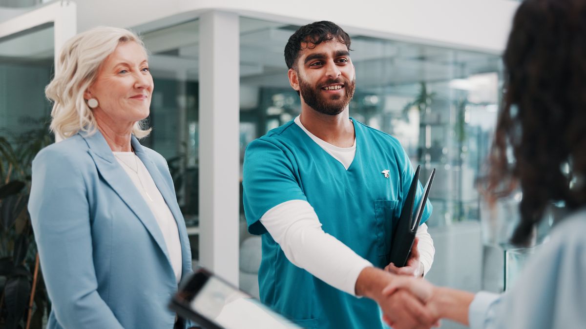 Współpraca lekarza z podmiotem leczniczym: Umowa o pracę, czyli tzw. „etat” | cz....