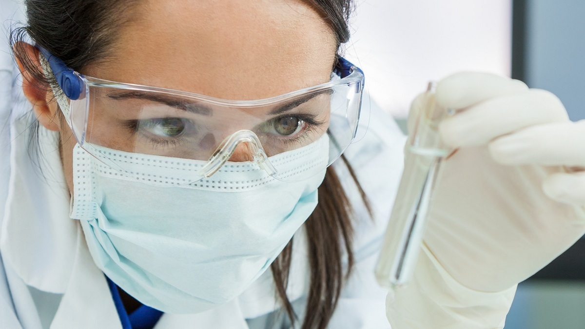 Pembrolizumab w połączeniu z chemioterapią we wczesnym raku piersi wysokiego ryzyka...