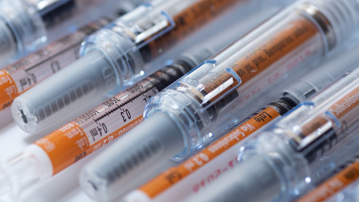 Niwolumab+ipilumumab w porównaniu z lenwatynibem lub sorafenibem w I linii leczenia...